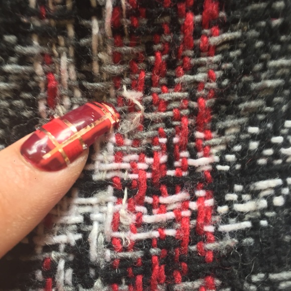 Adorable Plaid Skirt with Zipper & Leather Accents - Picture 3 of 5